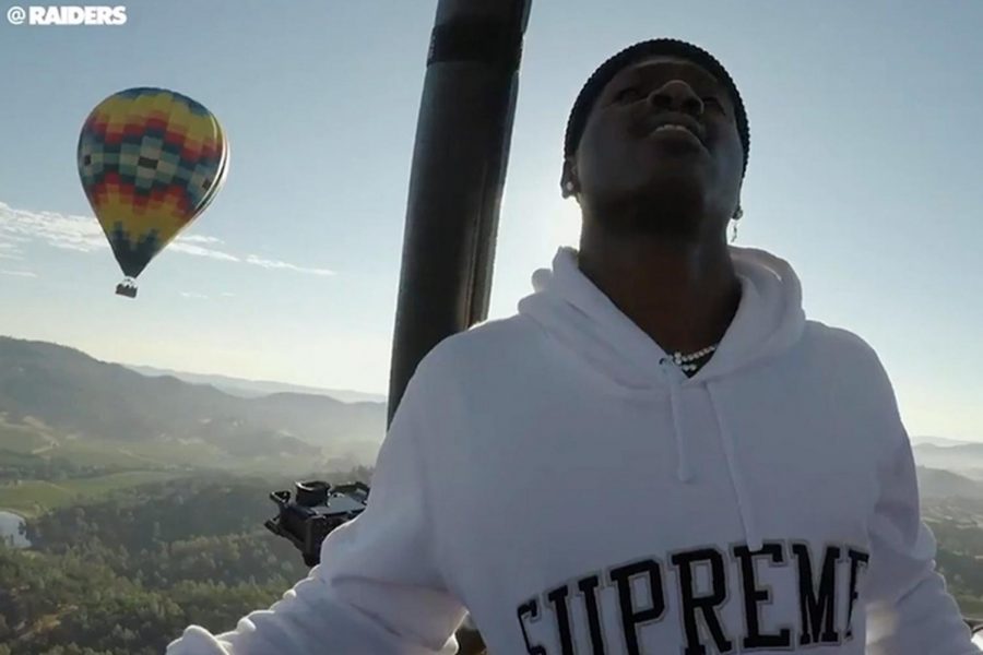 Antonio+Brown+flies+into+Raiders+training+camp+in+Napa+Valley+on+a+hot+air+balloon