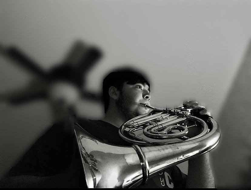 Jonathan+Polohronakis+playing+the+French+Horn.